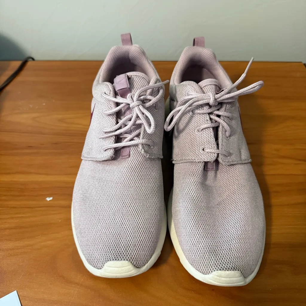 Nike Women's Roshe One Plum Chalk Running Comfort Sneaker Tennis Shoe 844994-501 - Image 2