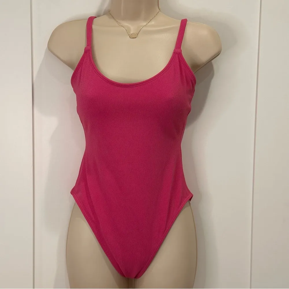 Andie Amalfi One Piece Swimsuit Textured Scoop Neck Pink Small Beachy Barbie - Image 4
