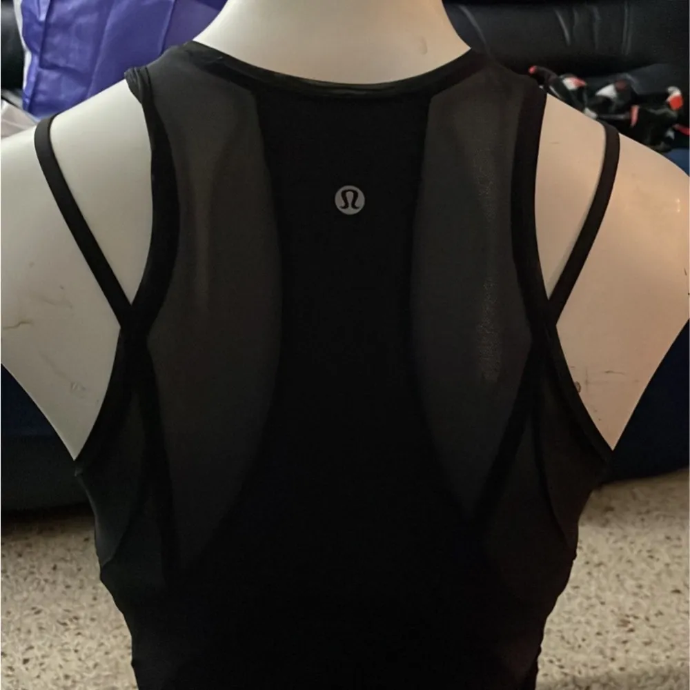 Lululemon Athletica, sports bra, tank top size 4 - Image 4