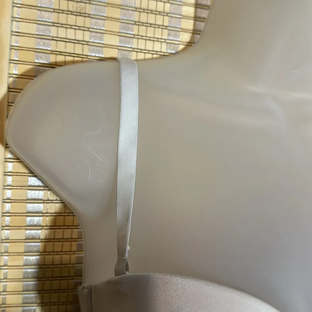 Auden Lightly Lined Straps or Strapless Underwire Bra Off White 32D Size undefined - Image 8