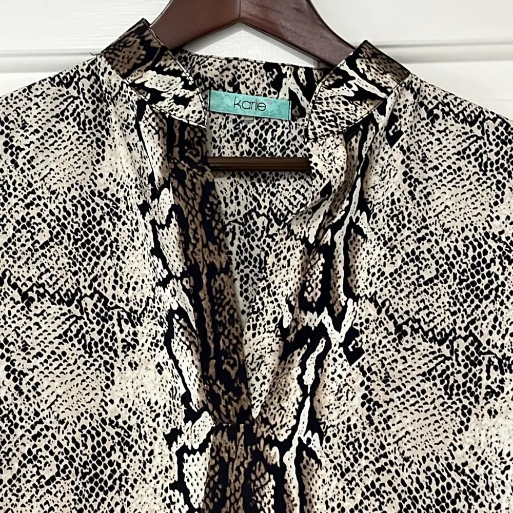 Karlie Snakeskin Flowy Top - Image 6