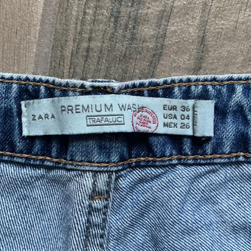 Zara premium wash distressed jeans - Image 3