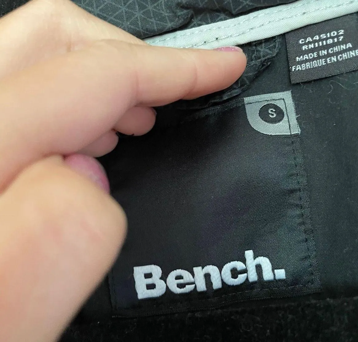 Bench | Windbreaker jacket with embroidered neck.  - Image 10