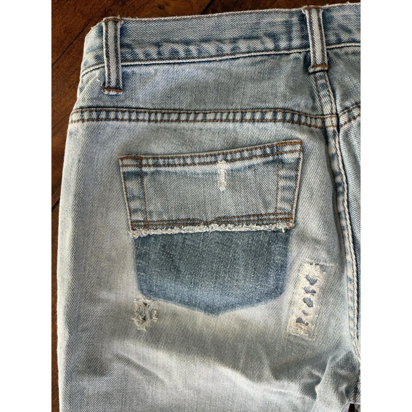 Express Jeans Distressed Light Wash Flare Women’s Size 5/6‎ - Image 11
