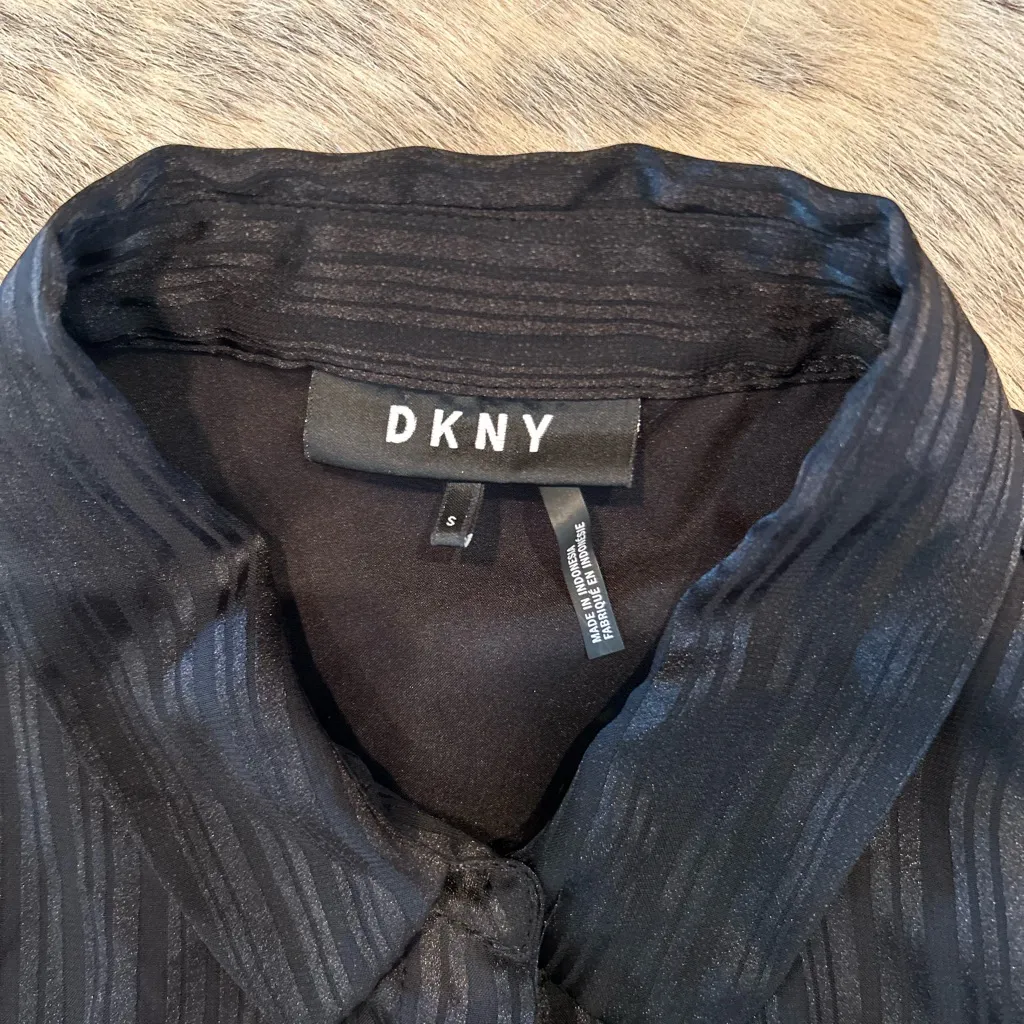 DKNY  Sheer Black Hidden Button-Up Blouse with built in liner. Small - Image 3