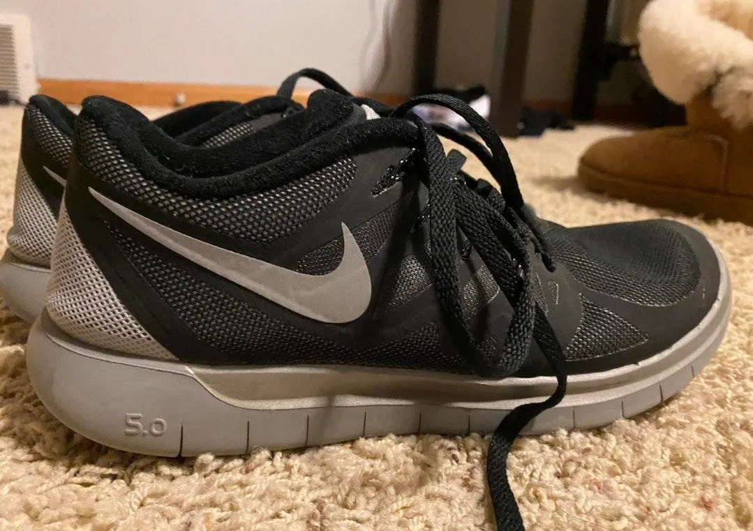 tennis shoes - Image 2