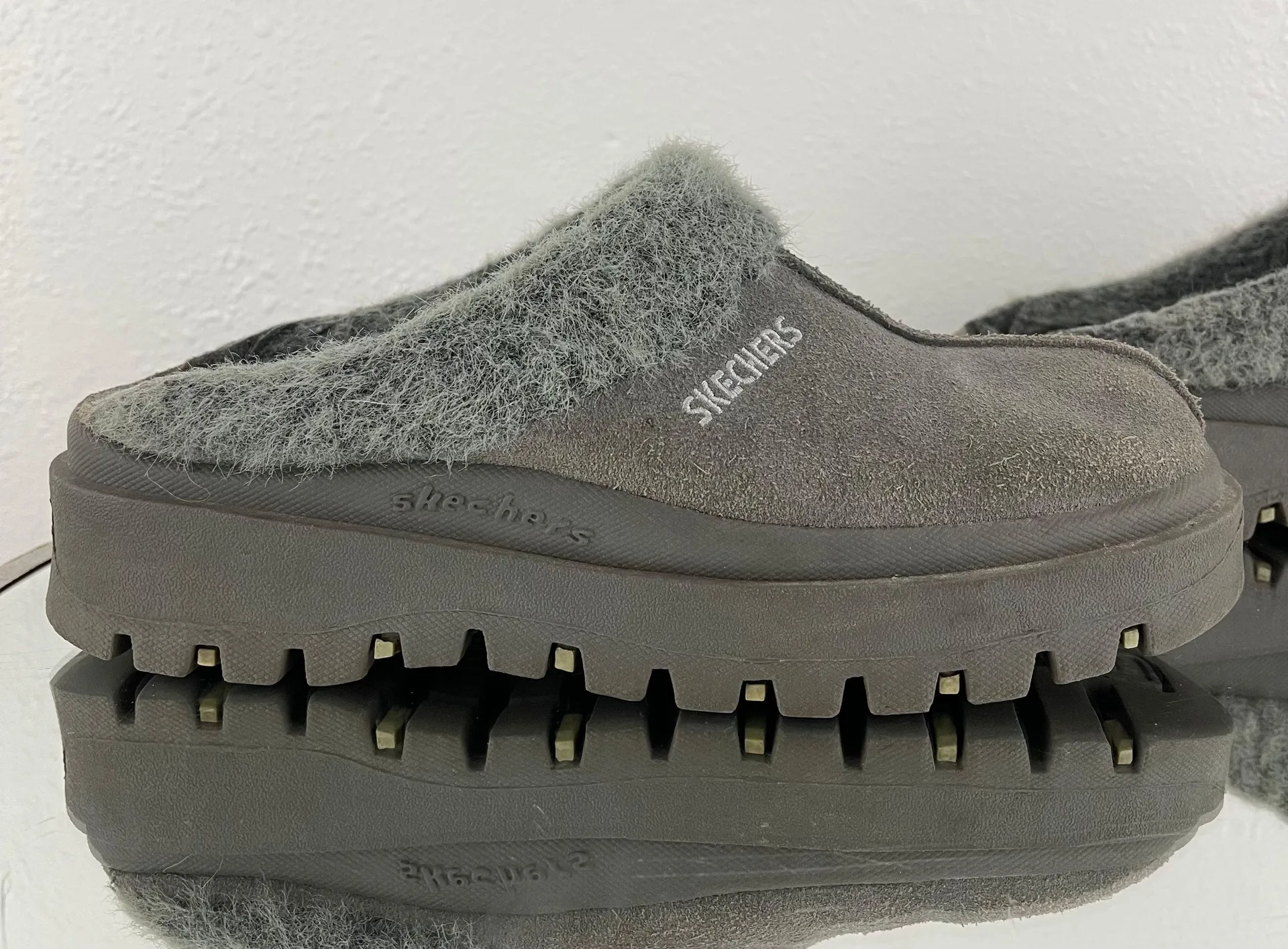 Skechers Vintage Y2K Grey Faux Fur Chunky Platform Lug Sole Cozy Clog Slides - Image 3