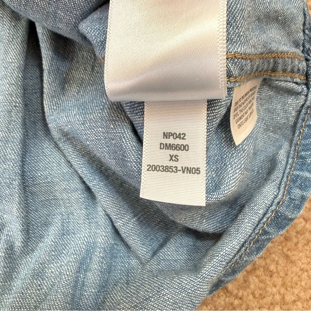 Madewell Chambray Denim Darted Button-Up Long Sleeve Shirt XS - Image 8