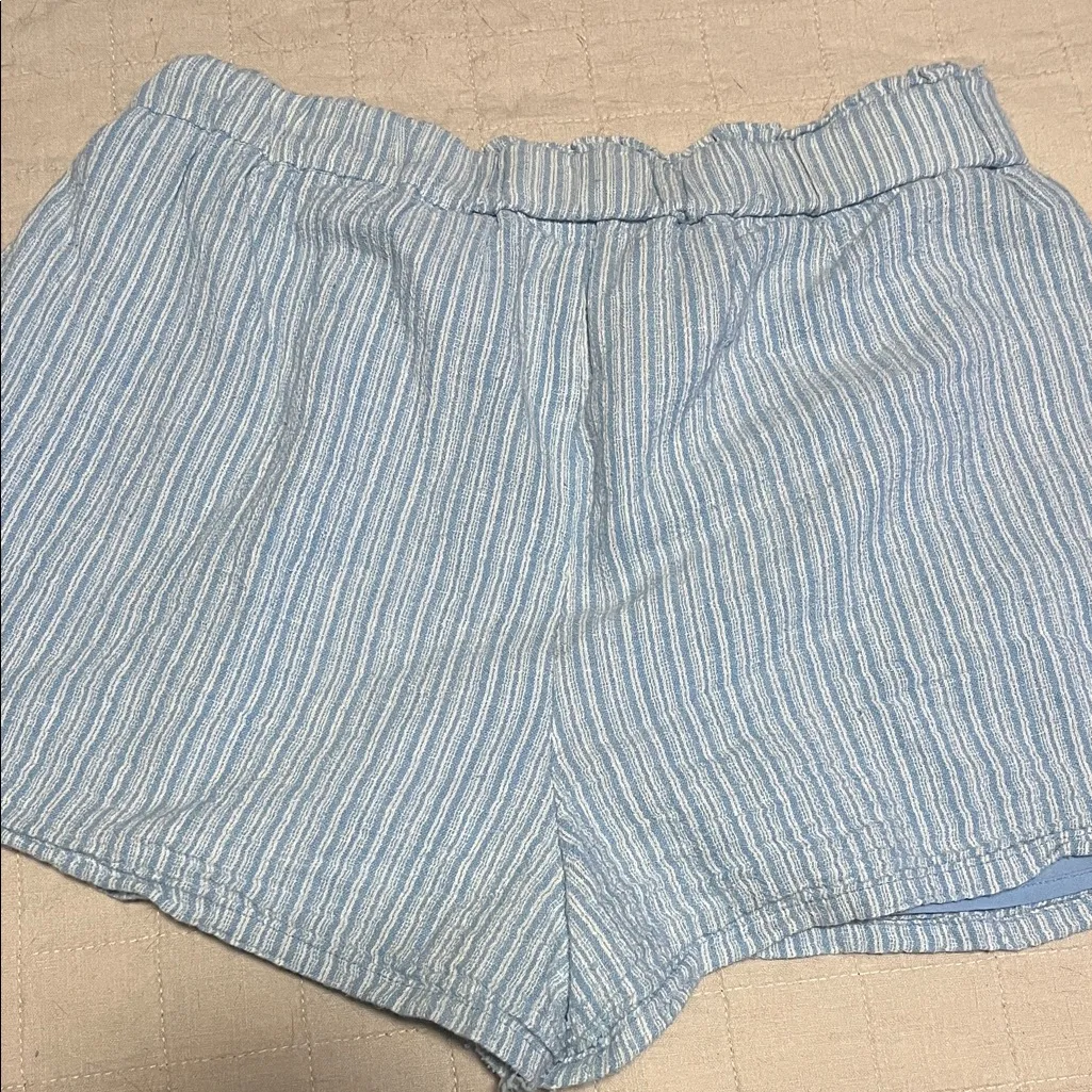 Hollister Women's Light Blue Striped High Waist Shorts - Image 3