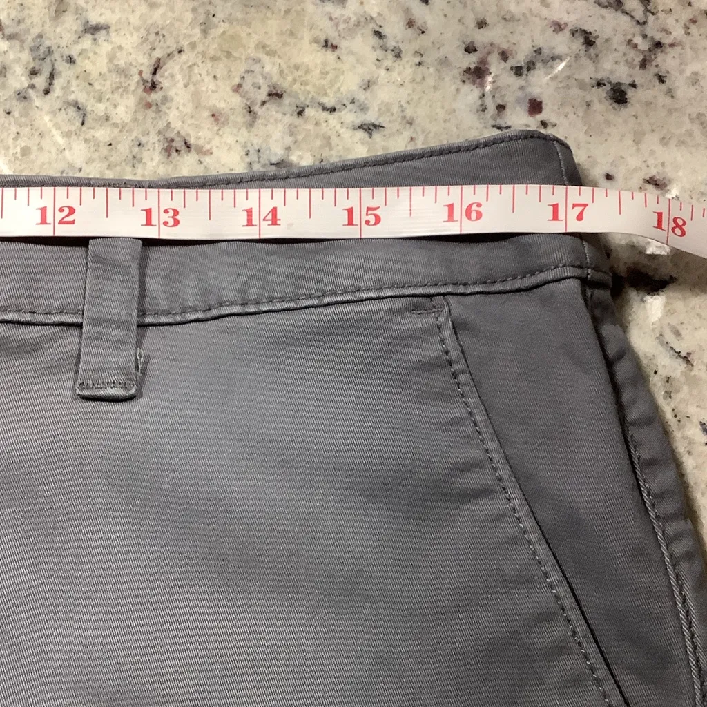 a new day Bundle of 2 Women's Tan and Gray Cargo Shorts WORN ONCE - Image 15