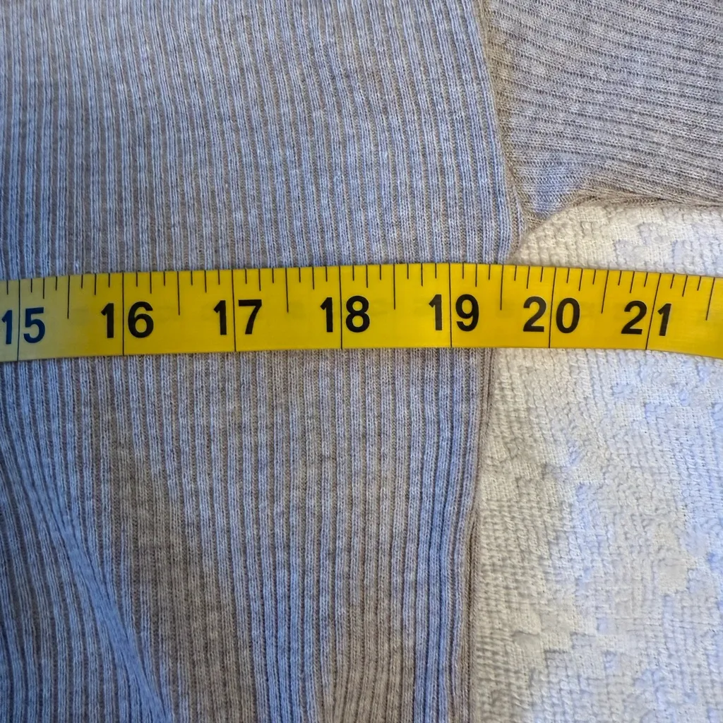 PrettyLittleThing Light Gray Ribbed Sweater - Image 4