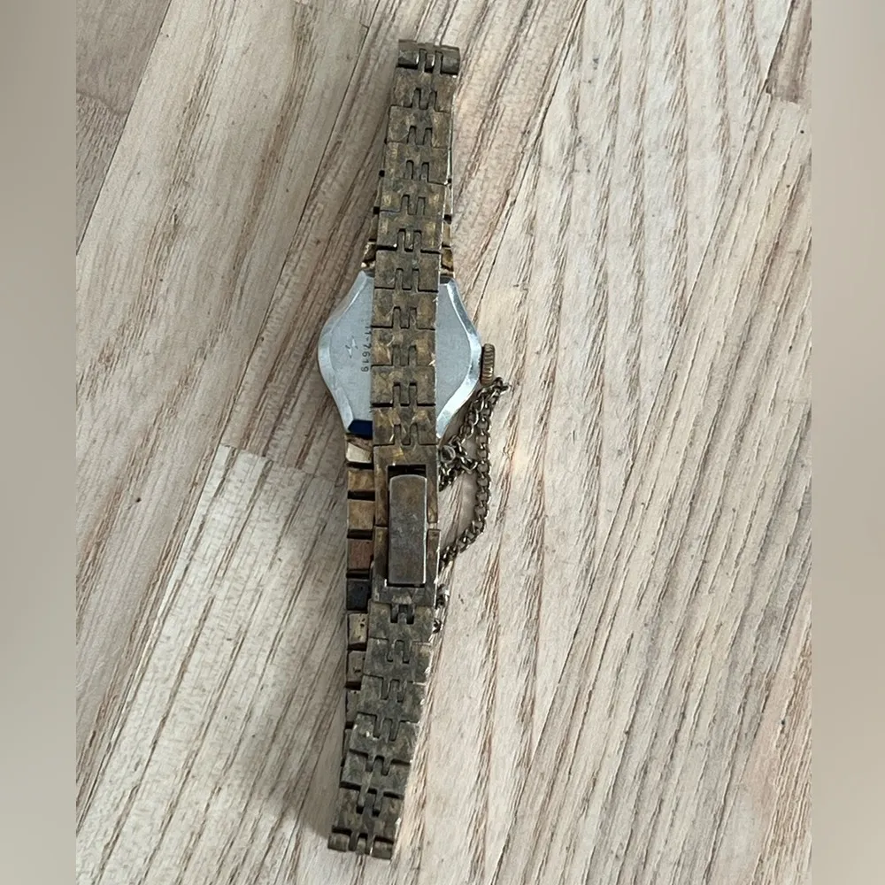 Seiko Ladies Watch Vintage Gold Tone Metal Bracelet and Dial Mechanical Winding - Image 7