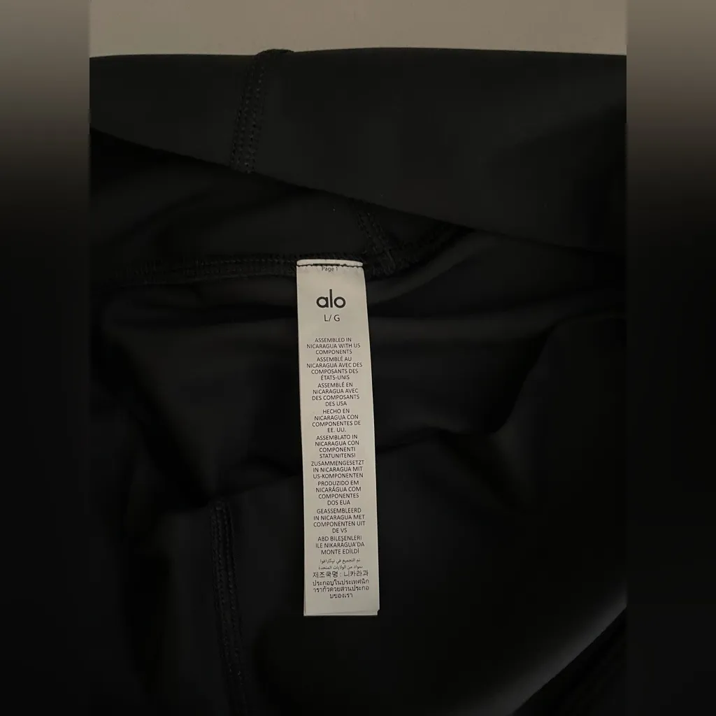 Alo Yoga NWT High Waisted Airlift Leggings in Black Size L - Image 10