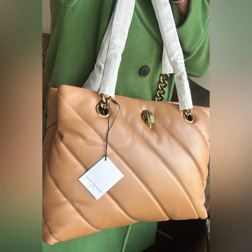 Authentic KURT GEIGER LONDON Quilted 2 compartment magnetic closure shoulder bag - Image 12