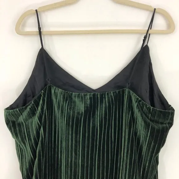 New Line & Dot Pleated Velvet Mabelle Camisole V-Neck Tank Top Dark Green - Image 10