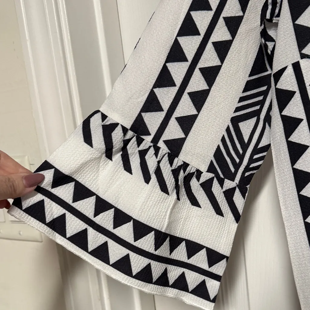 Chic Black and White Geometric Tunic Dress Size undefined - Image 2