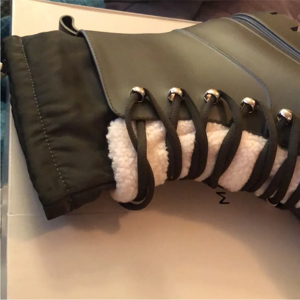 NWT  Freely Waterproof Lace-Up Lug Sole Boot Dark Green NEW in box 7 - Image 6