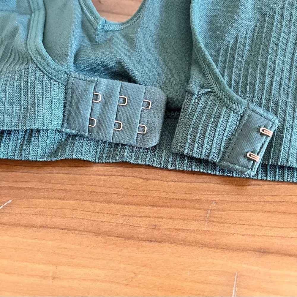 NWT Women’s Danskin Sports Bra Removable Cups Ribbed Olive Green‎ Size XL - Image 4