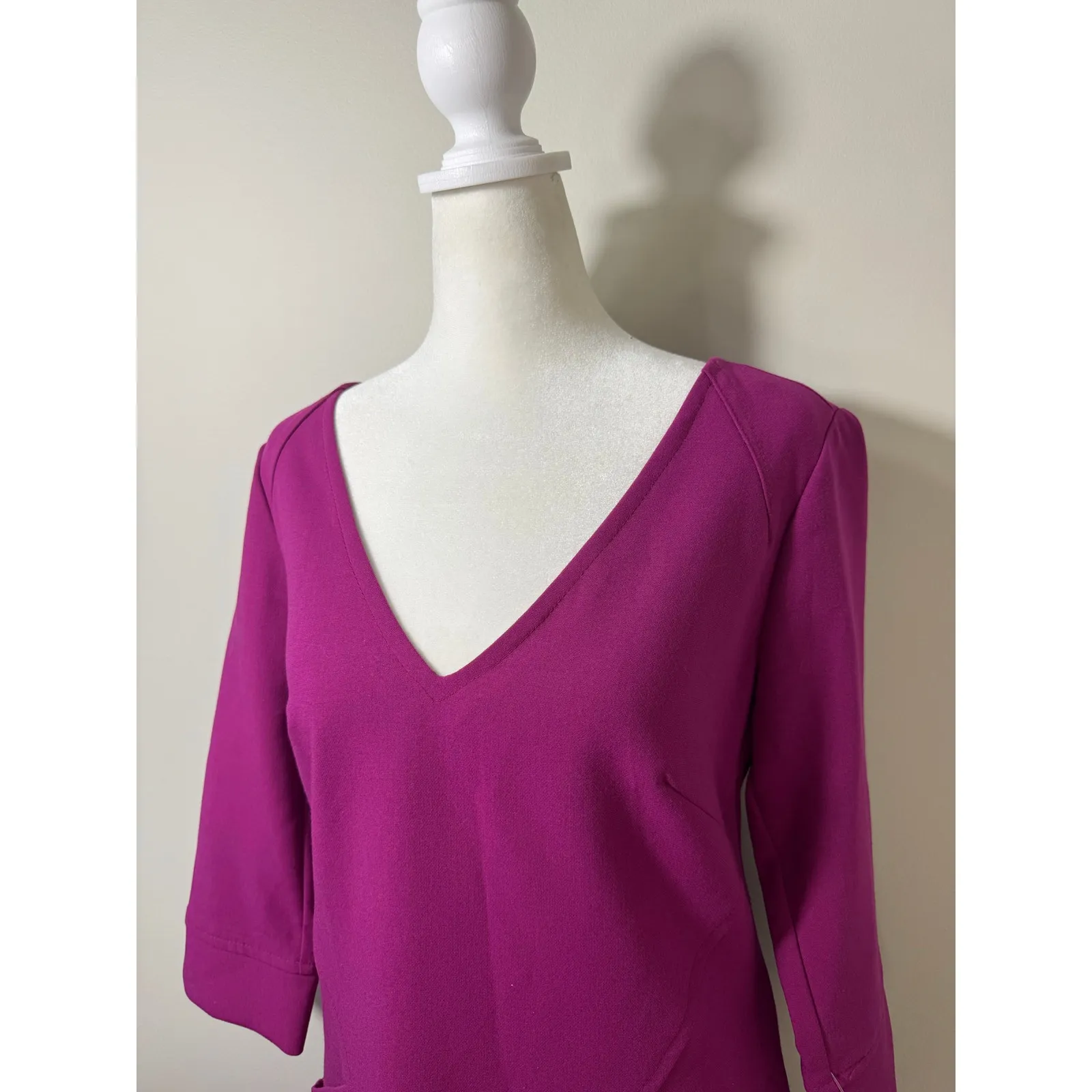 Trina Turk Dress 0 Women’s Silvia V-Neck Shift Chic Cocktail Boysenberry $328 - Image 4