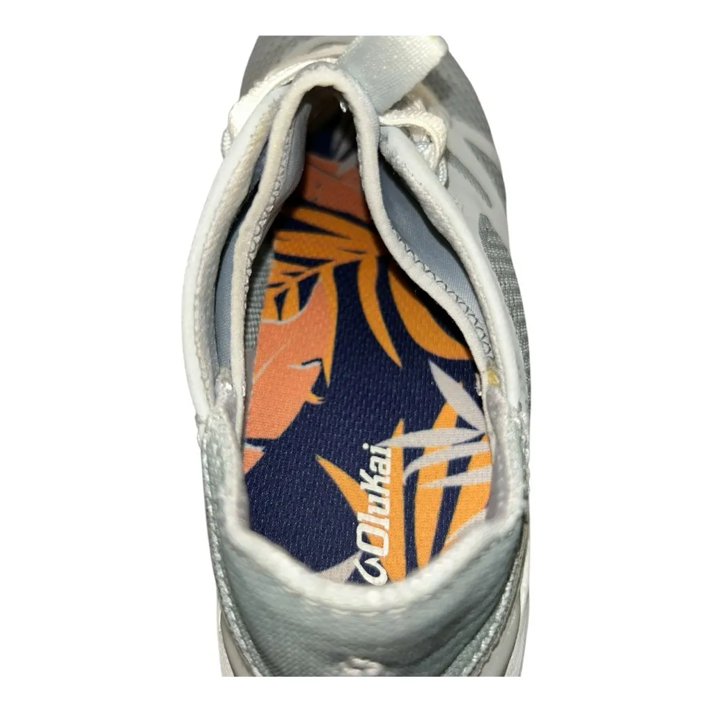 OluKai Women's Light Gray and white Slip - Image 8