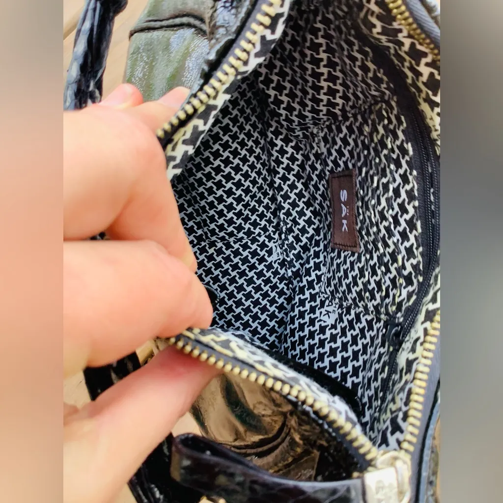 Pretty black enamel purse🌹 - Image 11