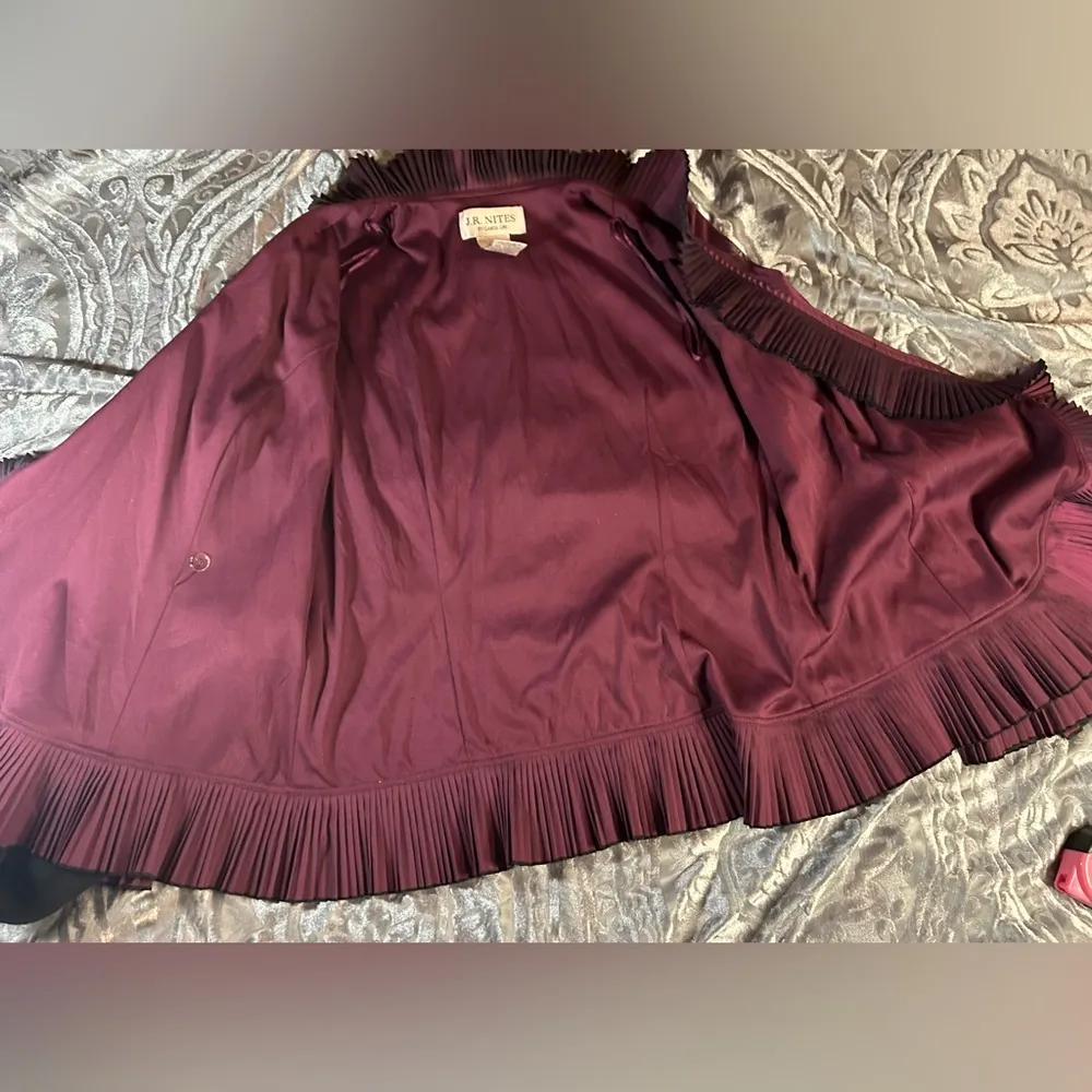 Vintage J.R. Nites Wide Collar Wrap Around Purple Top W/ Black Sash Large - Image 12