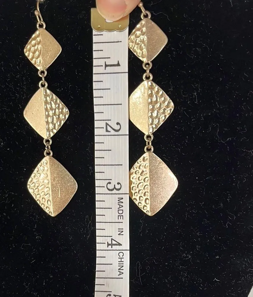 Elegant Gold Dangle Earrings - Image 3