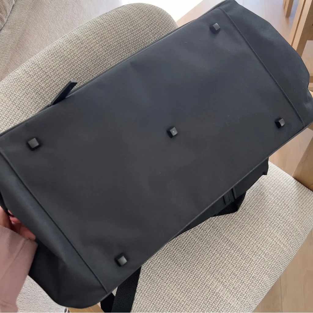 BEIS The East / West Tote in Black - Image 6