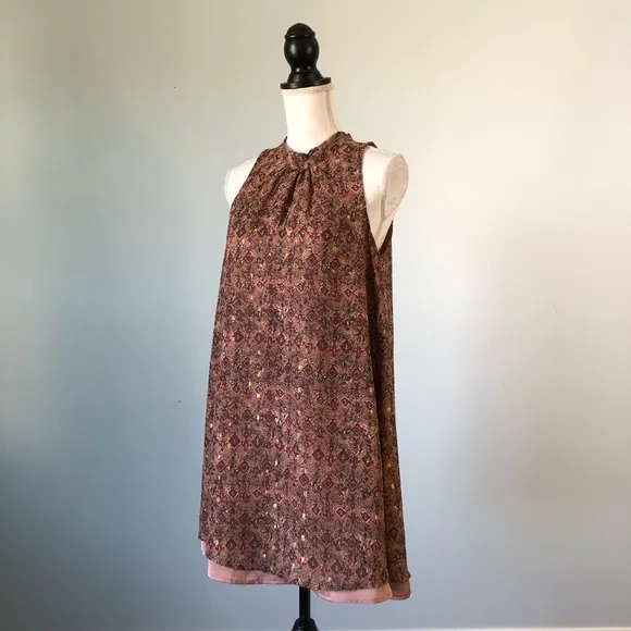 EN CREME | Printed Tiered Open Back Shift Dress - Image 7