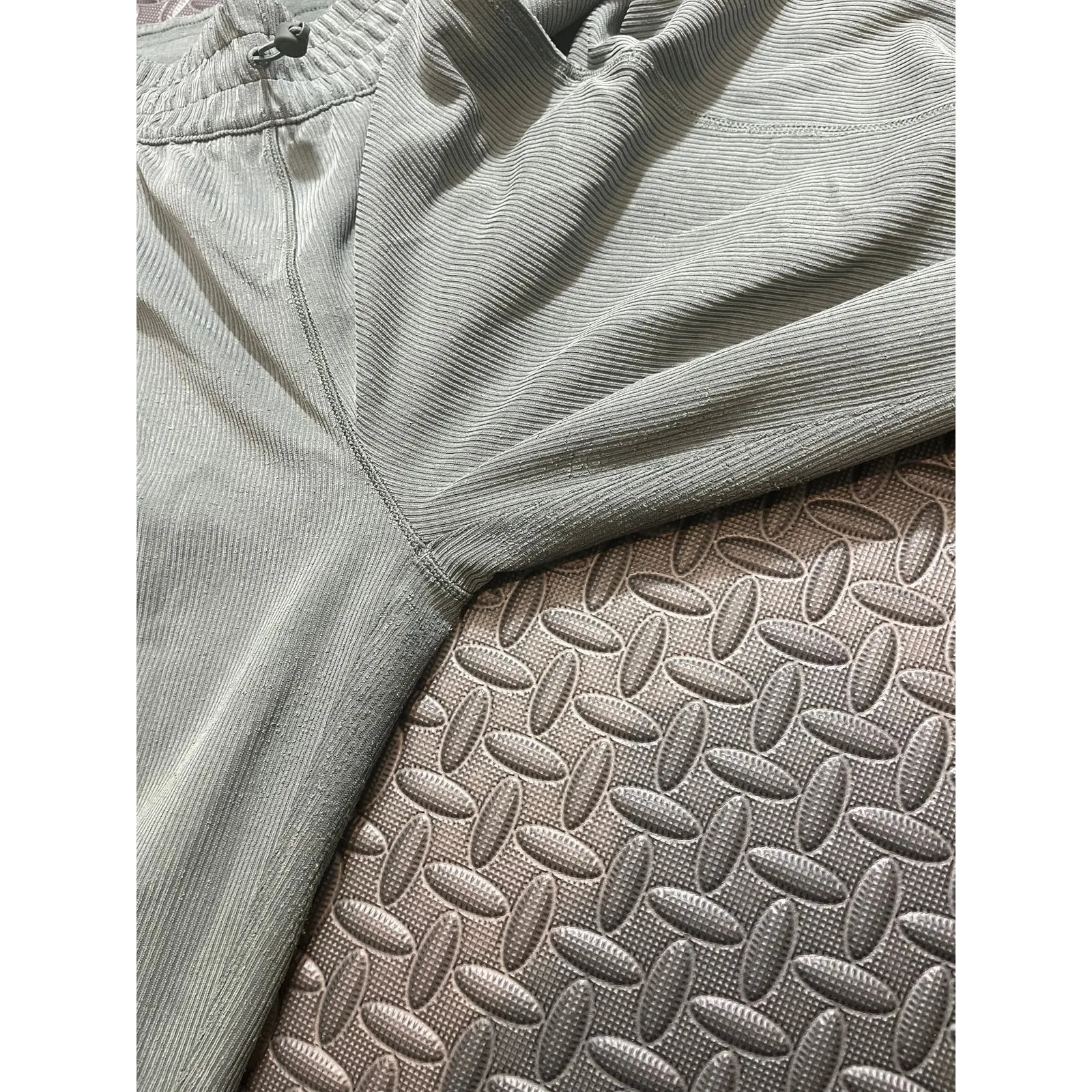 Lululemon  Ribbed Softstreme Flared Pant Regular Green Womens Size 8 - Image 2