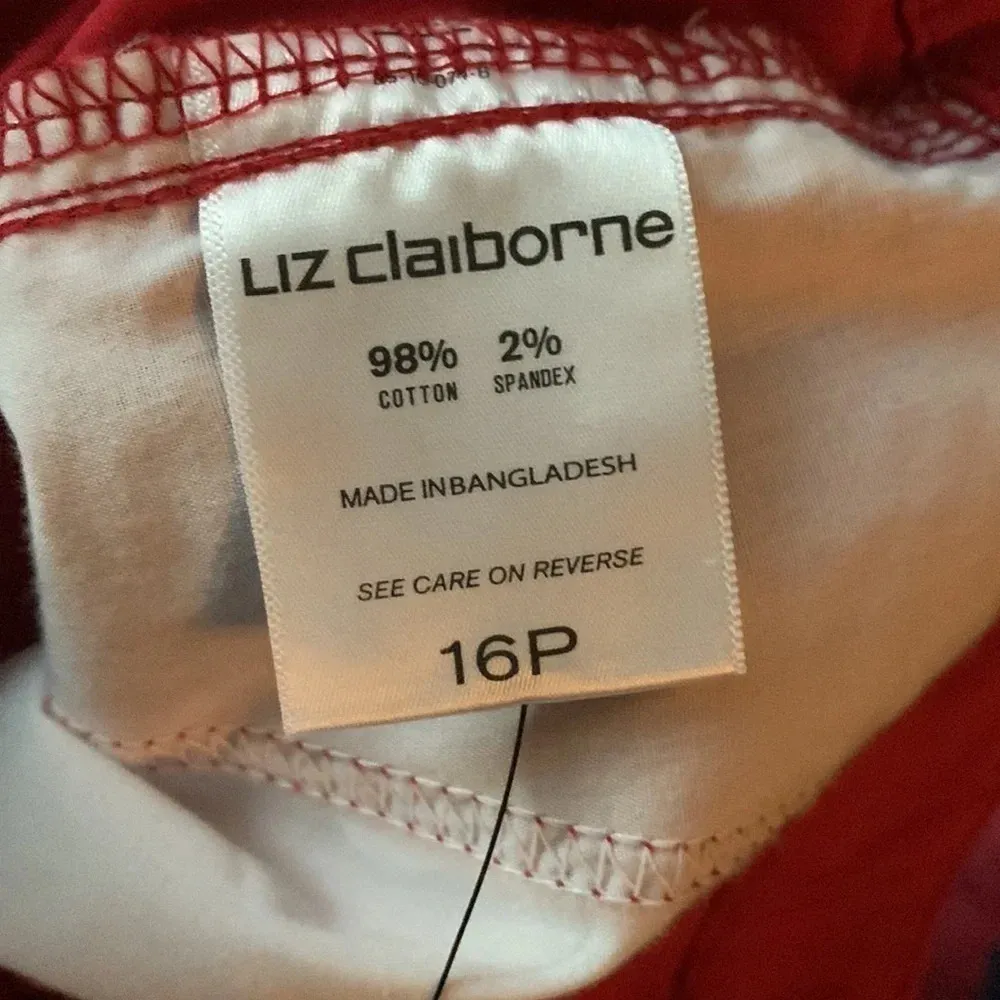 Liz Claiborne size 16P red shorts - Image 3
