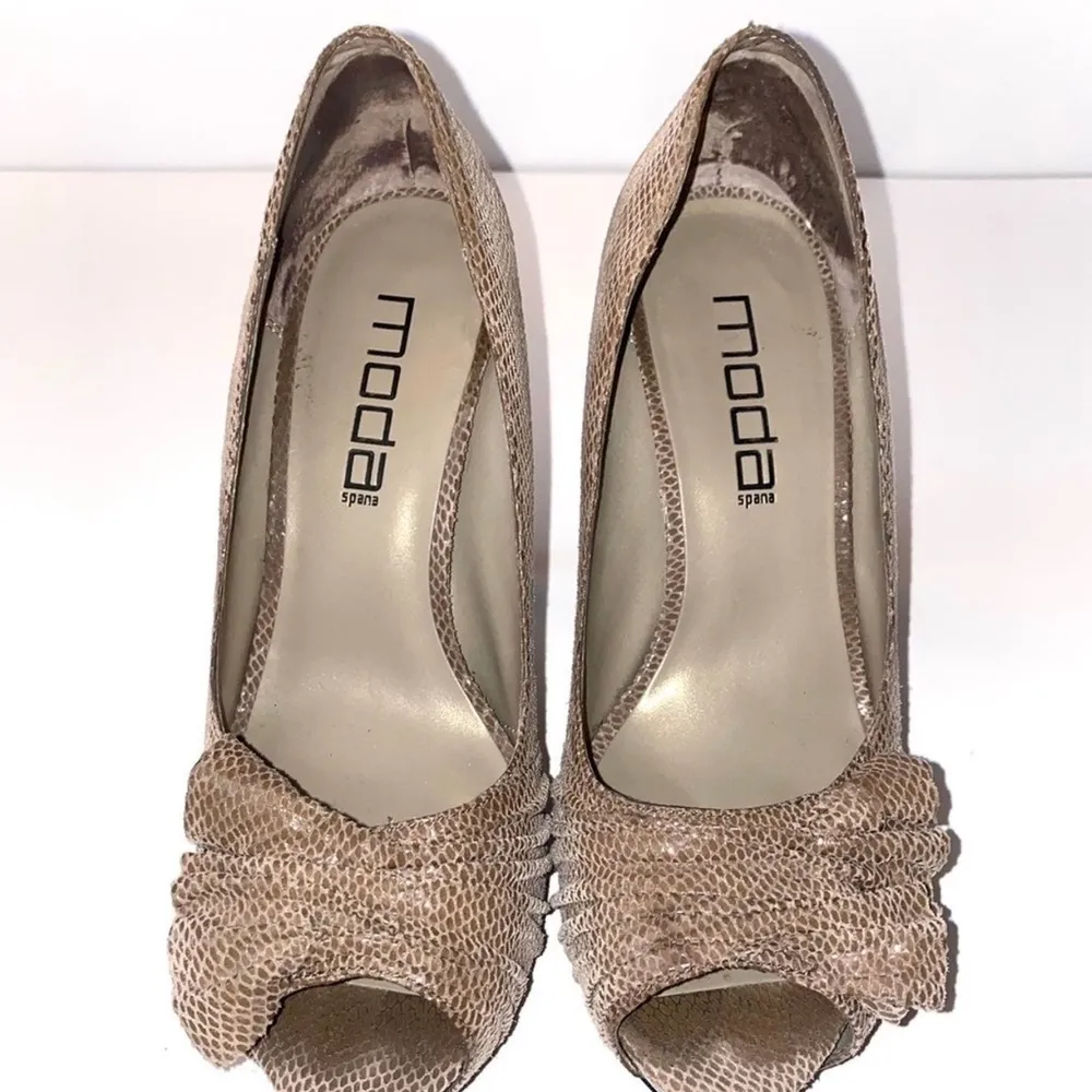 Moda Spana Tan Ruched Peep Toe Heels - Image 3