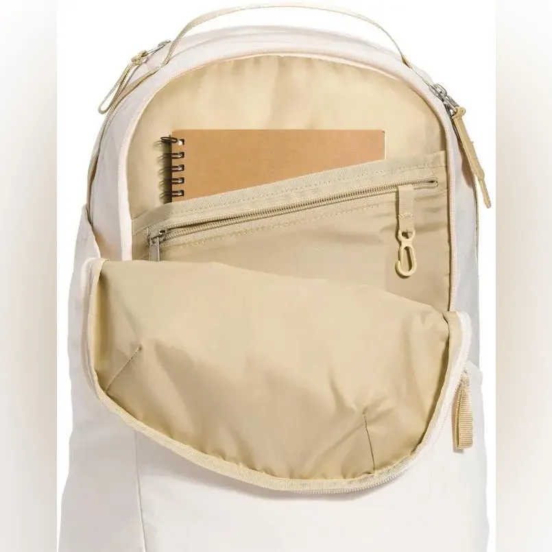 North Face Women's Isabella 3.0
Backpack in Gardenia White Dark
Heather/Gravel - Image 8