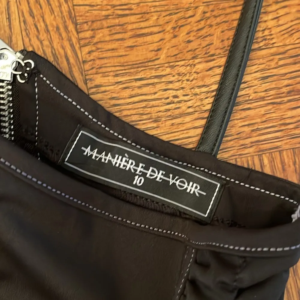 MANIERE DE VOIR ZIP BACK OPEN SHOULDER RUCHED SIDES BODYSUIT SIZE 10 - Image 3