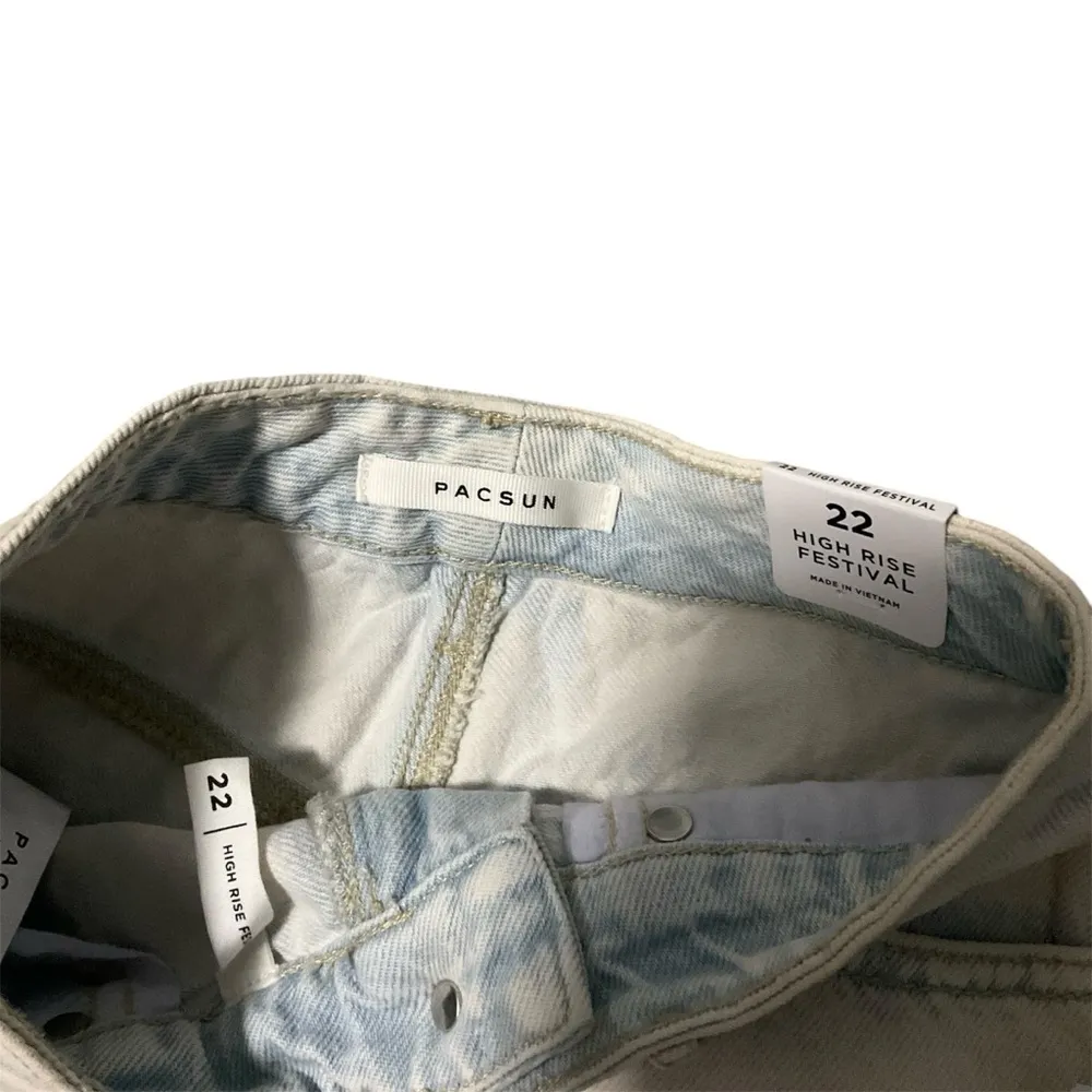 NWT Pacsun Size 22” Light Wash High Rise Festival 100% Cotton Shorts - Image 2