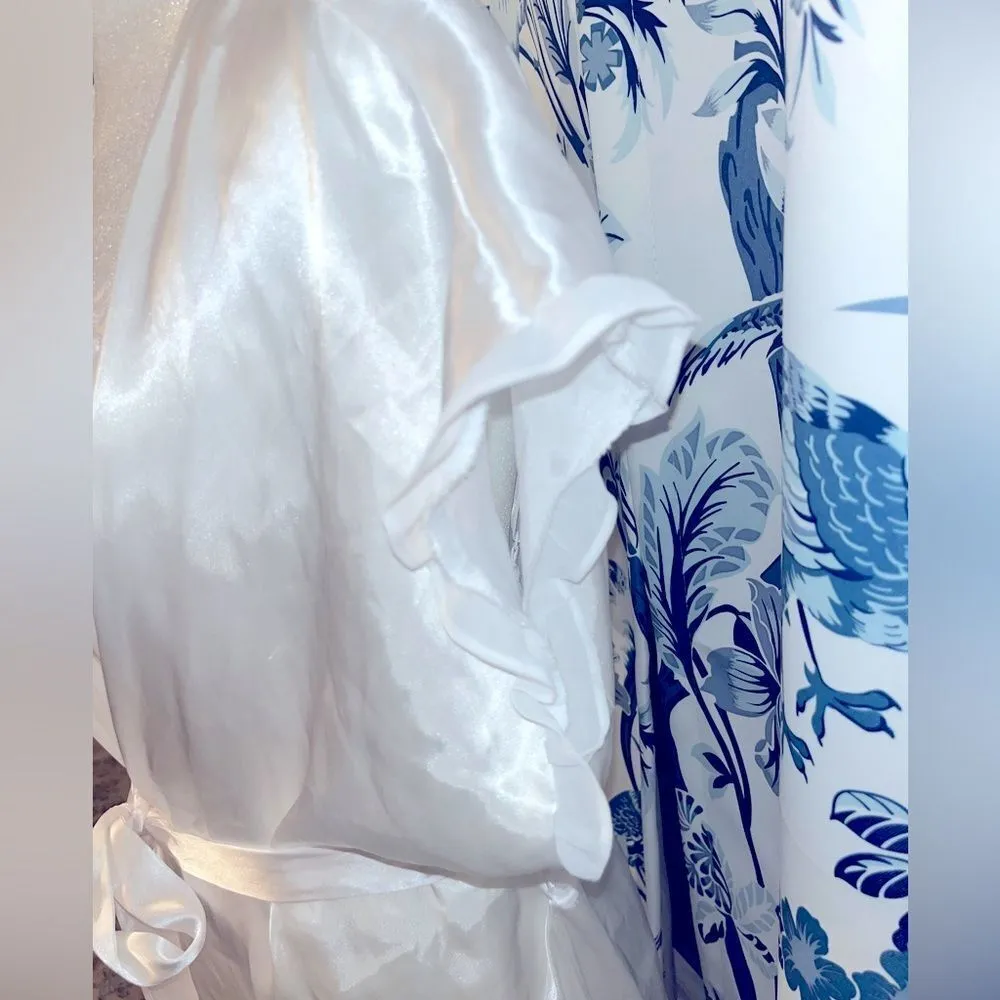 White  Lingerie with Lace and a Matching Robe - Image 5