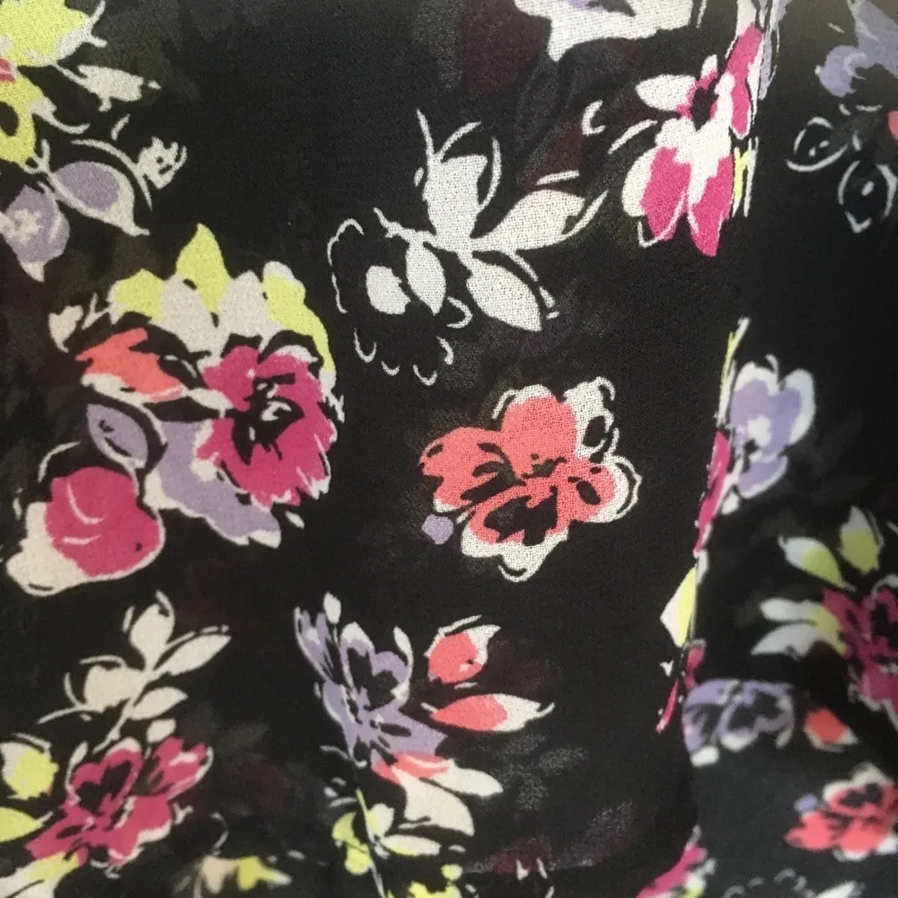 Torrid Shear tank size 3 or 3X black floral print - Image 6