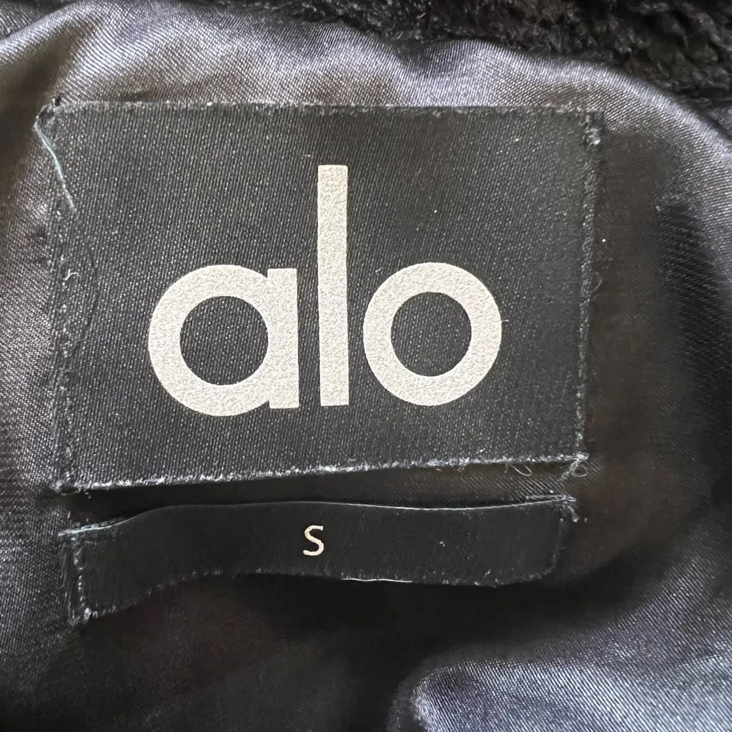 Alo Yoga Foxy Faux Fur Black  Crpped Jacket With Removable Hoodie Size Small - Image 4