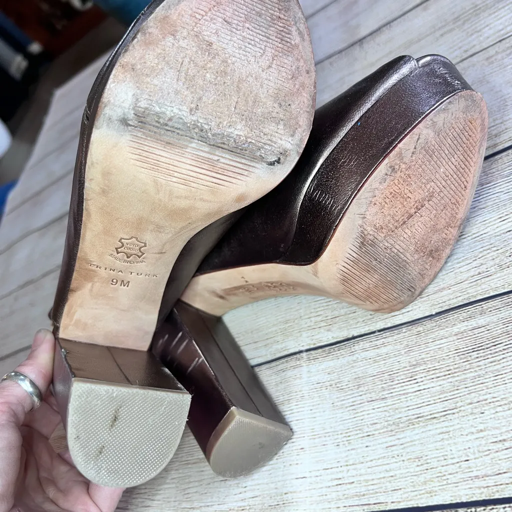 Trina Turk Silver‎ Slingback Heels with Peep Toe - Image 7