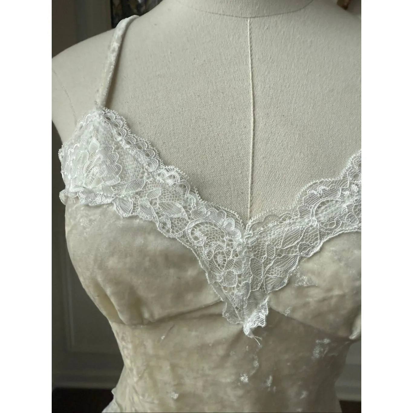 NWOT Commense Crushed Velvet Lace Ivory Cami Tank Top M White Size M - Image 4