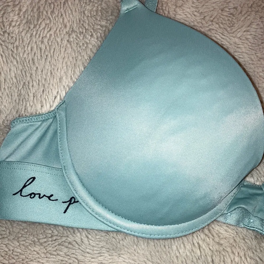 🎉4 for $20 VS Pink Wear Everywhere Push-Up, size 34B - Image 2