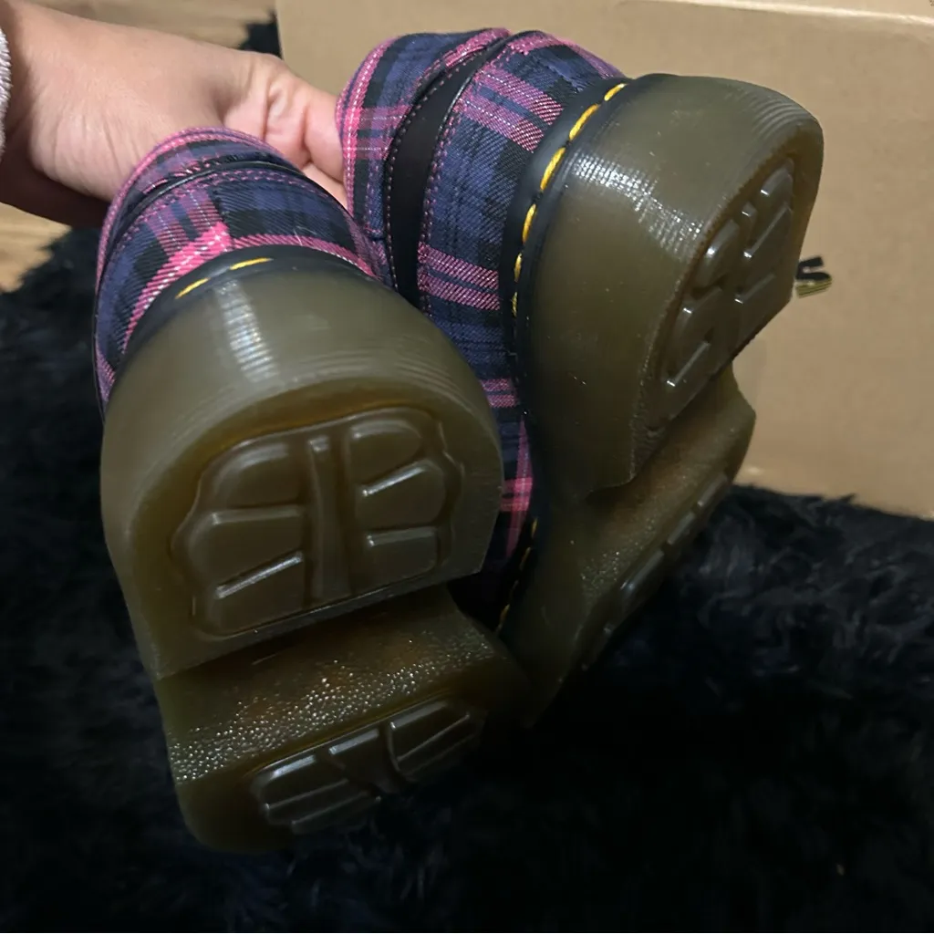 DR MARTENS Buzz tartan platform lace up shoes oxfords women’s 8 new in box - Image 5