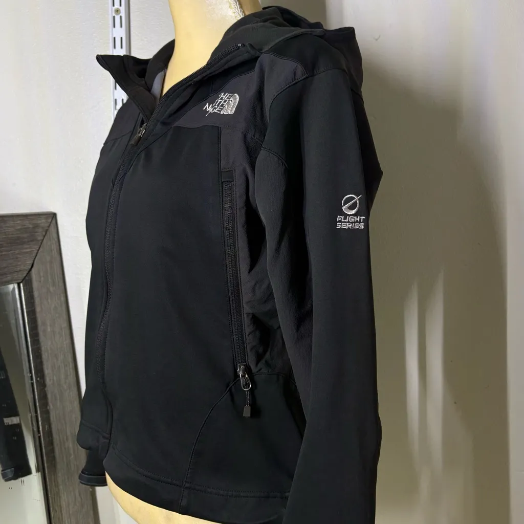 The North Face Women's Black Softshell Windstopper Flight Series Jacket - Image 9