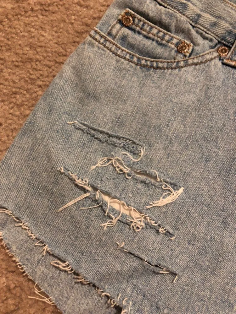 Vintage Light Denim Shorts Blue Size 4 - Image 4