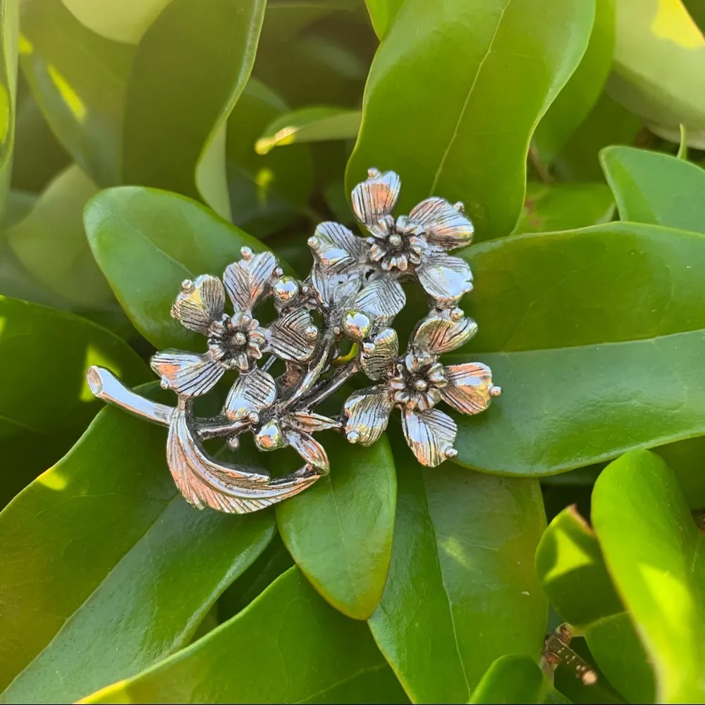 Vintage Dark Silver 3 Flower Heavy Brooch Pin - Image 2