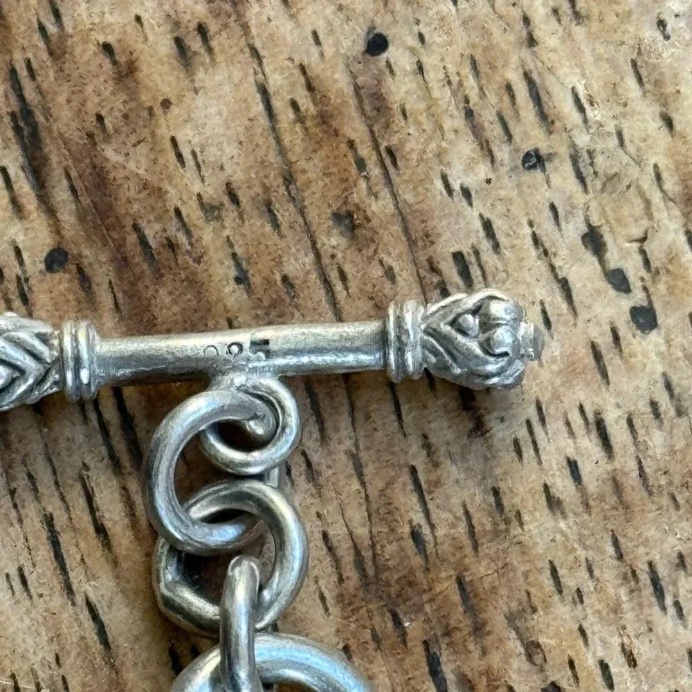 Detailed sterling silver chunky bracelet with a rustic heart - Image 8