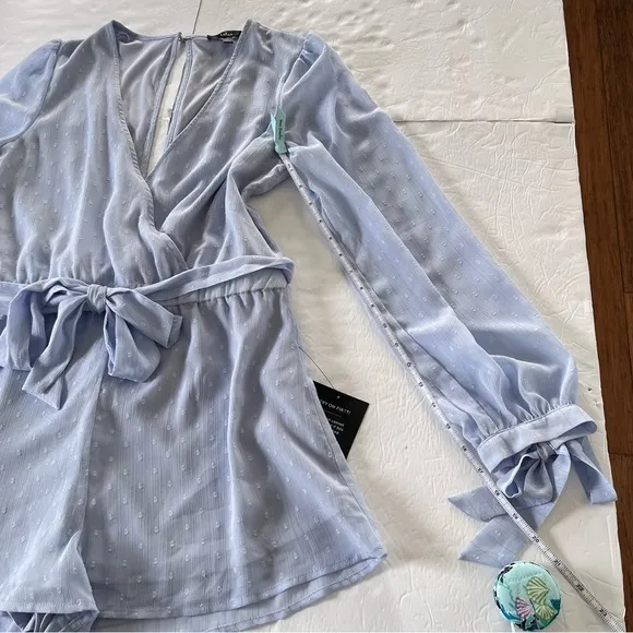 NWT Lulus Closer Look Light Blue Swiss Dot‎ Tie-Sleeve Split Back Romper LARGE - Image 9