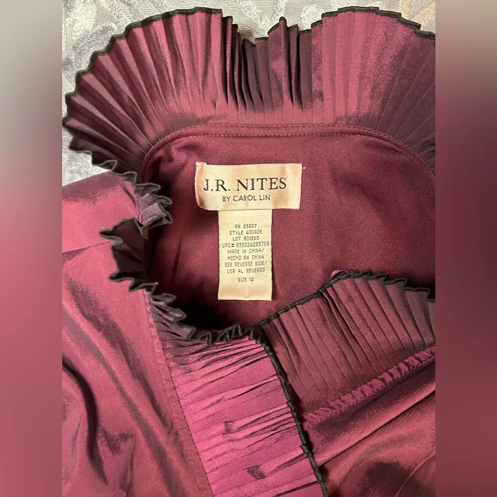 Vintage J.R. Nites Wide Collar Wrap Around Purple Top W/ Black Sash Large - Image 10