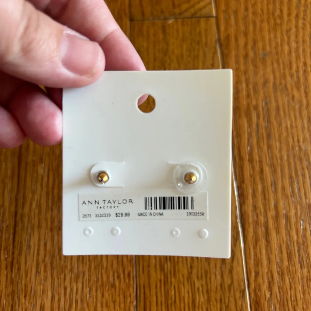 Ann Taylor Floral Drop Earrings - NWT - Image 4