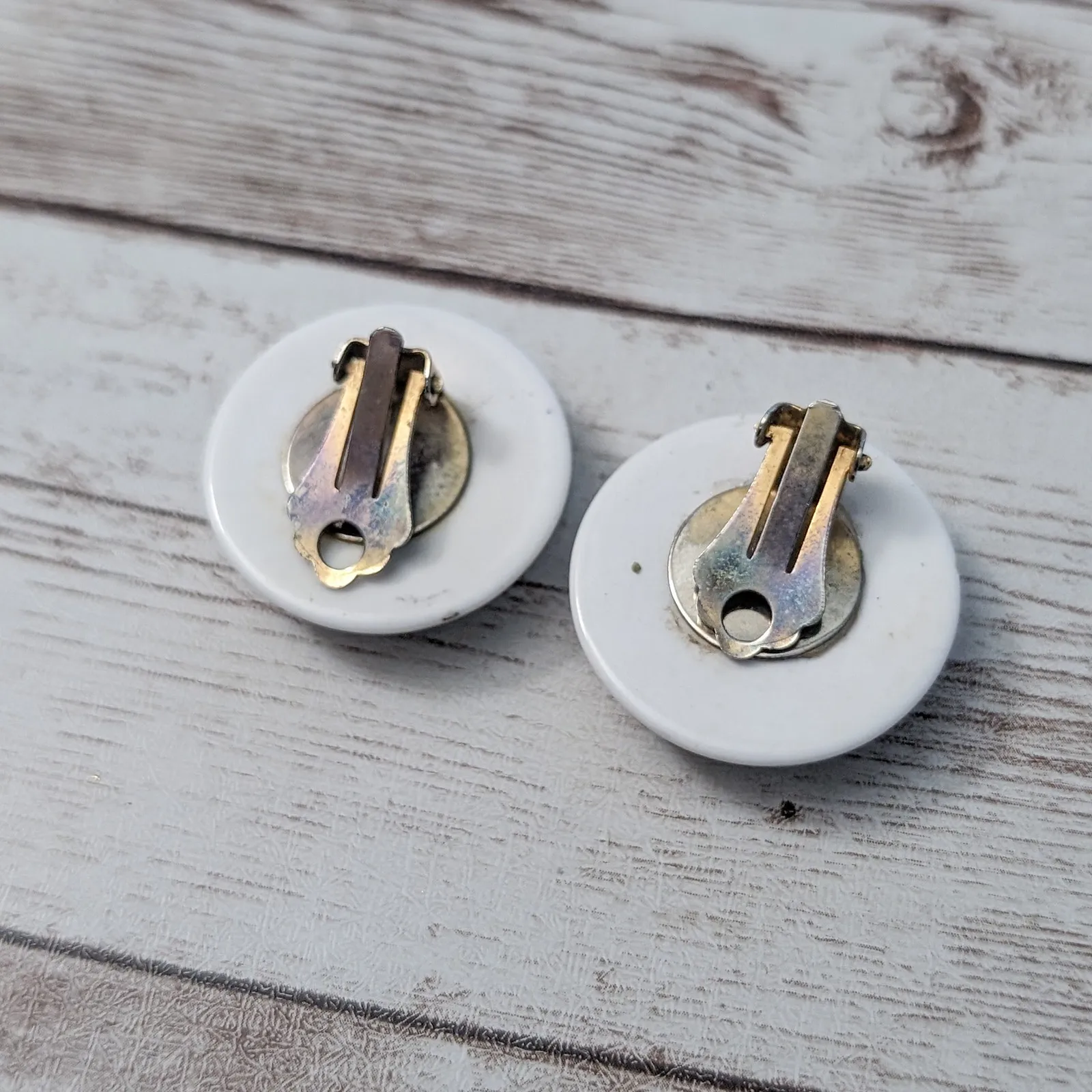 Vintage Clip On Earrings White Circle - Image 5